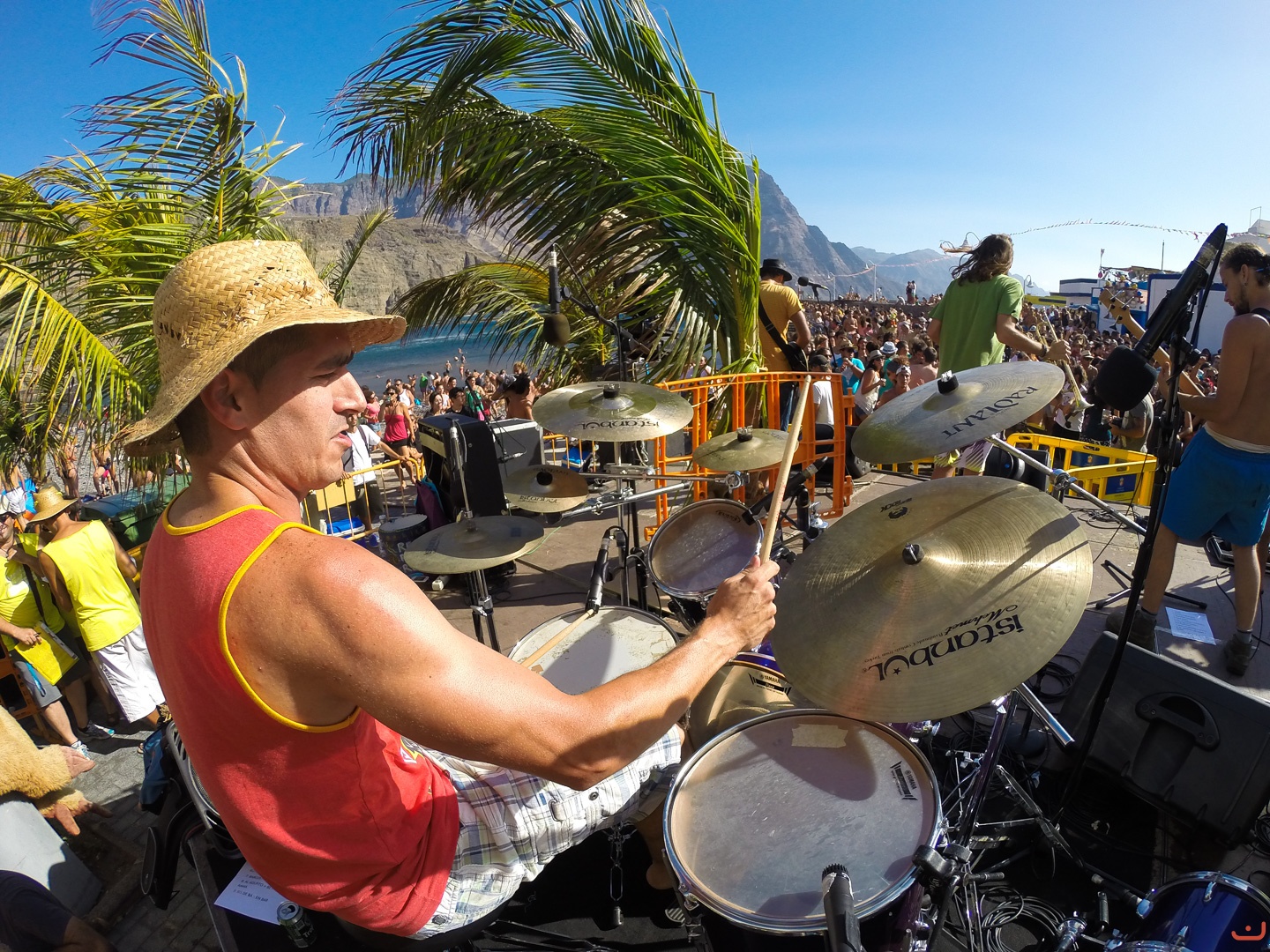 Bioagaete festival drummer at concert by the sea