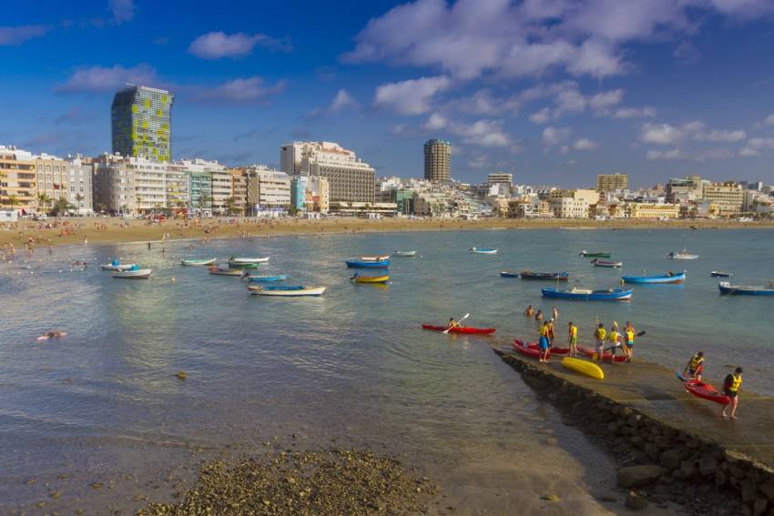 Las Canteras beach in Las Palmas is fantastic all-year-round