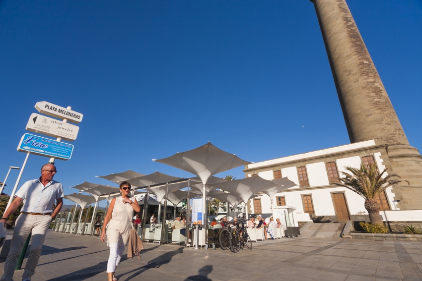 The Maspalomas craft fair is right by the lighthouse